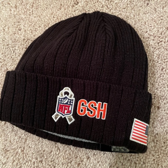 Men's New Era Black Chicago Bears 2021 Salute To Service Knit Hat - Picture 3 of 3